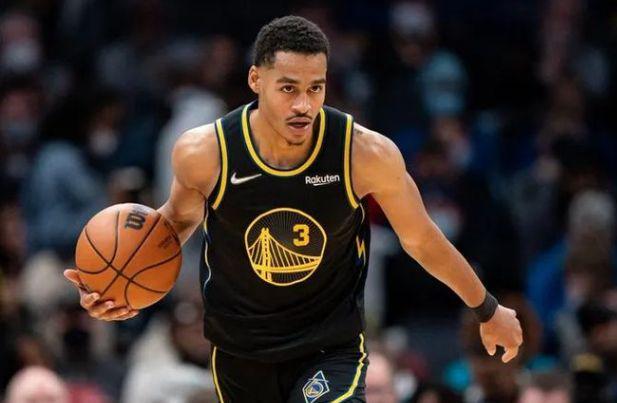 他的停球是教科书级别（他的停球堪称教科书范例）