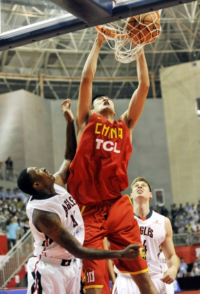 湖人12月战绩下滑：月初15胜4负，现仅4胜6负（湖人12月陷入低潮：从月初15胜4负跌至4胜6负）