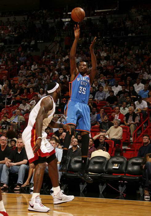 保罗被快船分手前的神秘暗示曝光，首席助教直言“这里没有余地”（快船与保罗分手前疑现神秘信号，首席助教直言：这里没有空间）