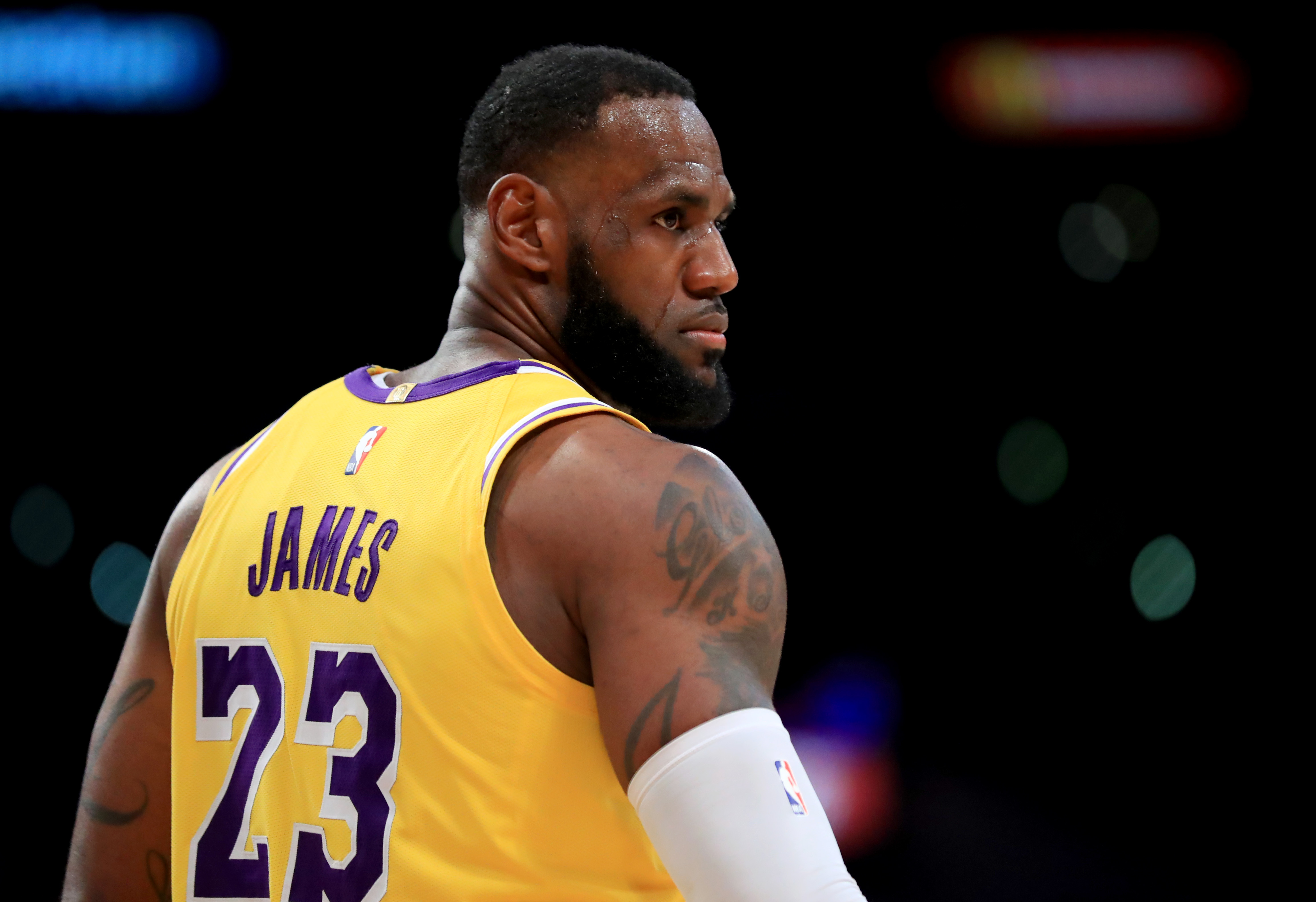 罚球丢了7个？！杰伦·布朗25中13空砍34分8板7助3帽（7罚不中！杰伦·布朗25投13中砍下34+8+7+3仍难救主）