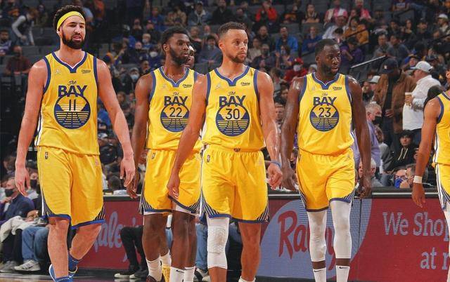 上港队客场对阵柔佛，面临阵容不整、实力不足的挑战，目标为平局。（上港客战柔佛：阵容不整、实力处下风，以保平为先）