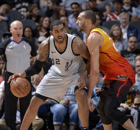 平均年龄仅24.28岁，对阿拉维斯巴萨排出联赛历史第三年轻首发（巴萨战阿拉维斯排出联赛史第三年轻首发，平均年龄仅24.28岁）