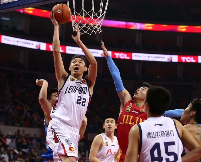 德甲前瞻：斯图加特欲报一箭之仇，拜仁防线需提升专注度（德甲前瞻：斯图加特誓雪前耻，拜仁后防需更专注）