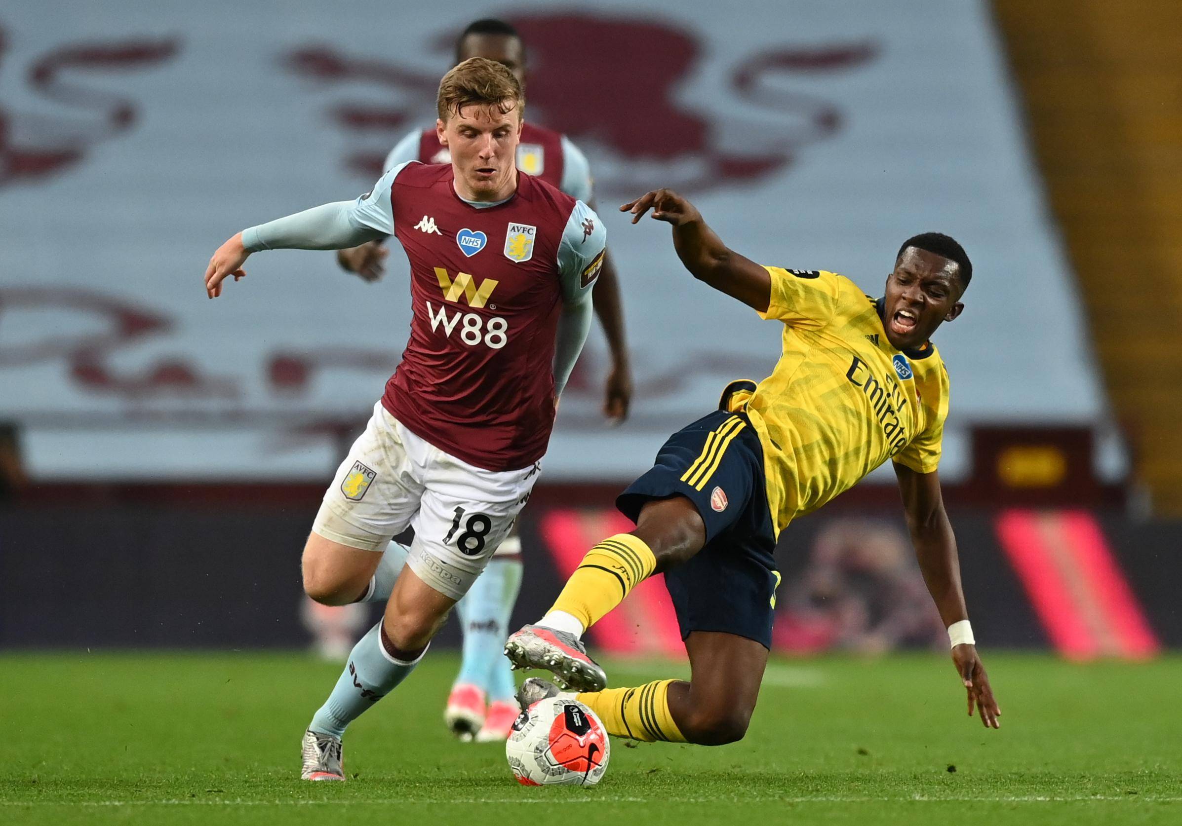 世体：特狮不想放弃在巴萨合同，但也静观其变未关闭离队大门（世体：特尔施特根倾向履行巴萨合同，但仍不排除离队可能）