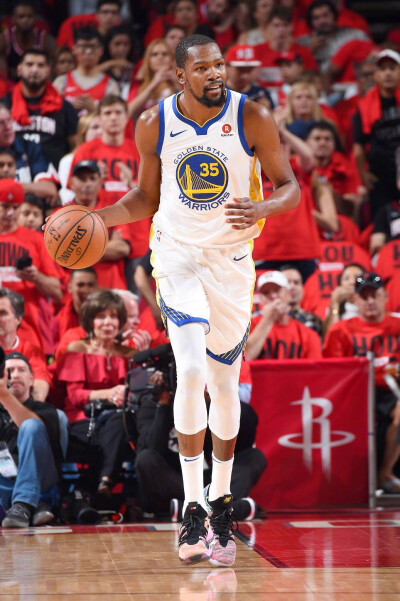 英超第16轮最佳球员候选：哈兰德、萨卡领衔，埃基蒂克在列（英超第16轮最佳球员候选名单出炉：哈兰德、萨卡领衔，埃基蒂克入围）