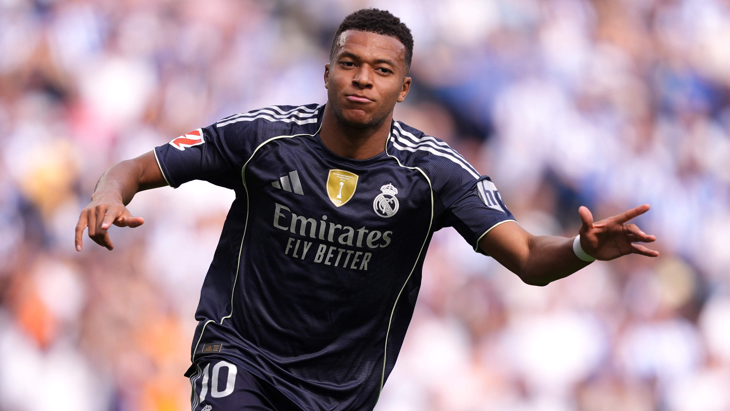 阿隆索帅位堪忧，两大潜在继任者浮出水面，齐达内和渣叔谁更适合？（阿隆索帅位告急：齐达内与克洛普成热门接班人，谁更契合？）