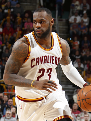 高尔夫俱乐部工作服，选棉还是聚酯纤维？（高尔夫俱乐部工装：该选棉质还是聚酯纤维？）