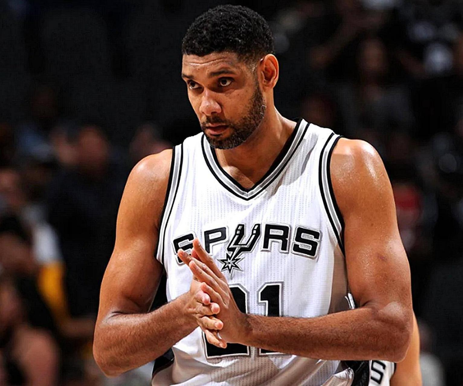 阿斯：尽管合同明夏到期，但巴萨对埃里克的续约保持乐观（阿斯报：合同明夏到期，巴萨仍对埃里克续约充满信心）