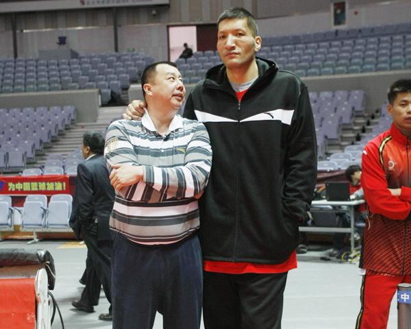 你故意的吧？范戴克防守传中时高举右手导致手球送点（范戴克防守传中时高举右手手球，被判点球）