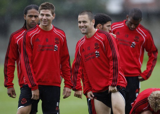 国乒输单打！王皓盯着王楚钦心事重重，梁靖崑技不如人：没好办法（国乒单打失利！王皓望向王楚钦愁绪难掩，梁靖崑技逊一筹：无计可施）