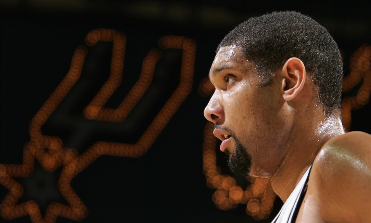 拜仁欧冠战巴黎大名单：凯恩领衔，诺伊尔、卡尔在列（拜仁欧冠客战巴黎名单出炉：凯恩领衔，诺伊尔、卡尔入选）