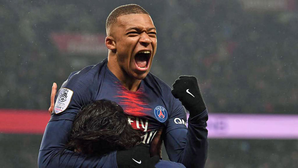 申京隔扣颜射亚当斯，后者按头锁喉遭申京“挑衅”：就扣你这混球（申京隔扣颜射亚当斯引爆冲突：被按头锁喉后回击挑衅“就扣你这混球”）