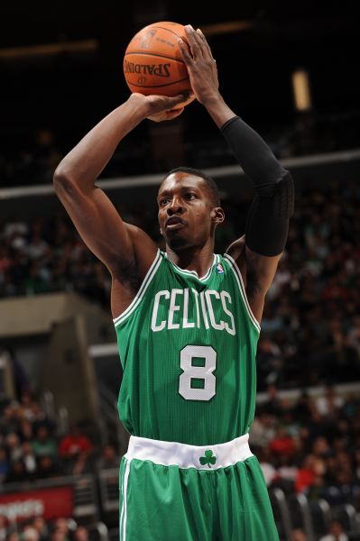 斯洛特：萨拉赫一直对俱乐部和队友很重要，队友有事不会愉快（斯洛特：萨拉赫对俱乐部和队友始终至关重要，队友有事也难言愉快）