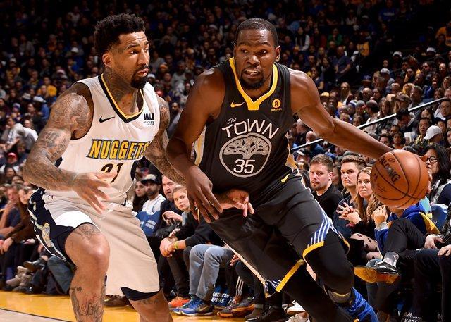 罗马推出黑胶唱片版队歌：限量版售价49.9欧，普通版19.9欧（罗马发布队歌黑胶唱片：限量版49.9欧，普通版19.9欧）