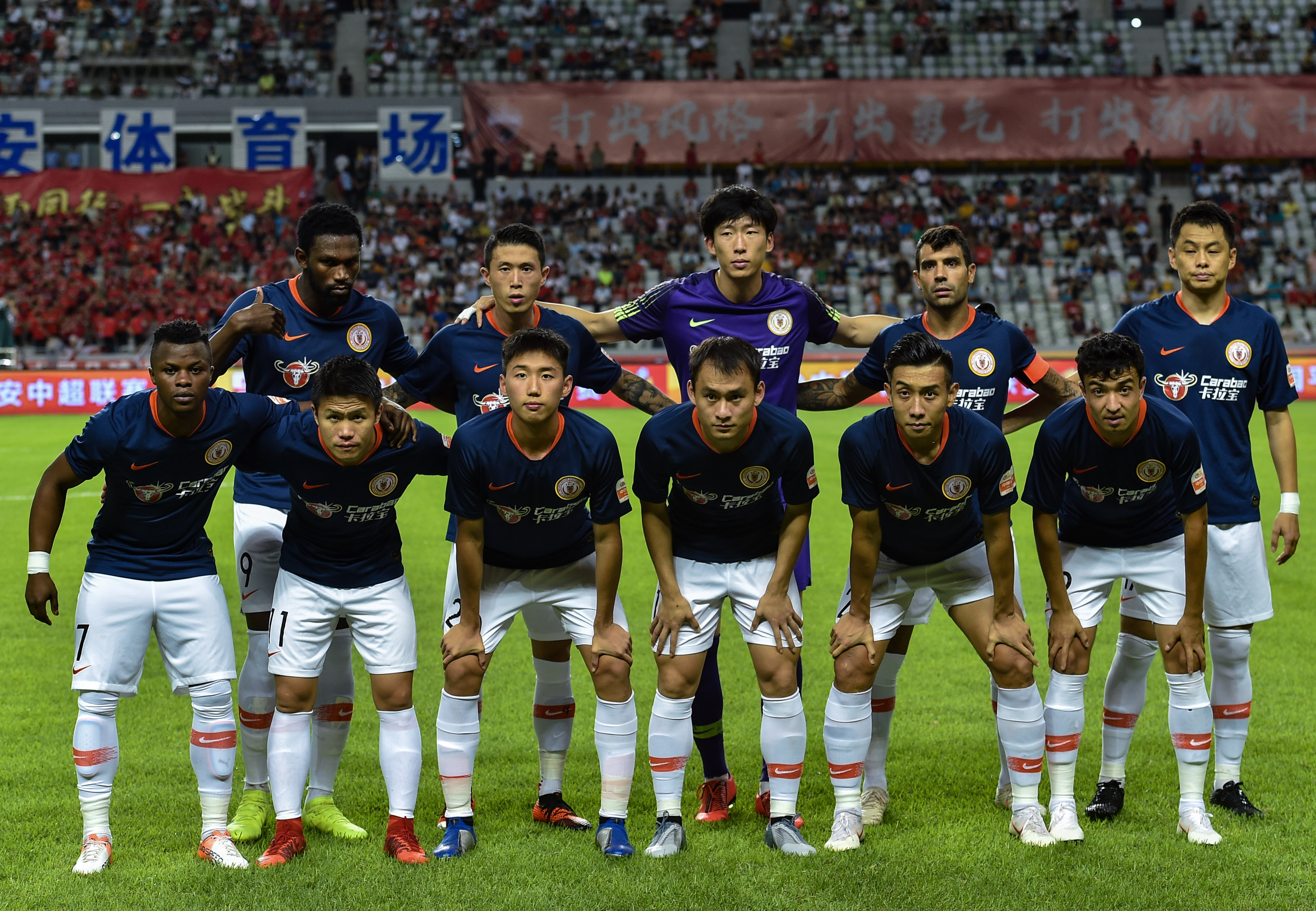 玉昆球迷在机场深情送别安德森，安德森的回应藏着太多不舍（玉昆球迷机场深情送行安德森，他的回应难掩不舍）