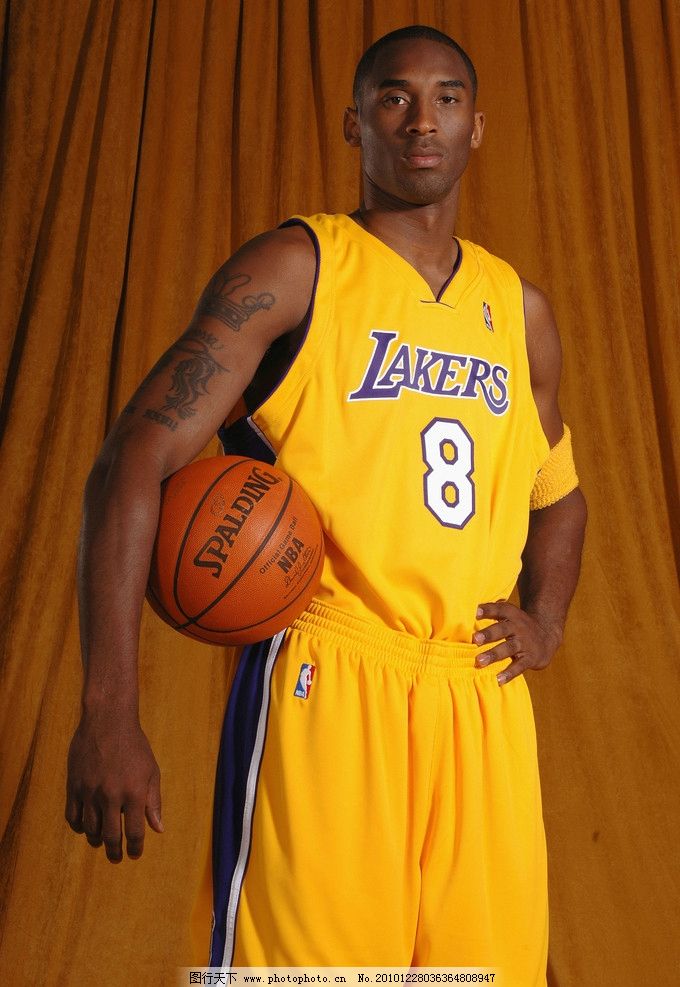 里夫斯17罚15中狂砍36分8助攻，湖人铩羽凯尔特人背靠背鏖战惨败（里夫斯17罚15中砍36分8助，湖人背靠背鏖战仍惨败于凯尔特人）