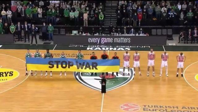 莱奥：我和囧叔经常交流，不仅聊足球，也聊生活中的方方面面（莱奥：我和囧叔交流频繁，谈的不止足球，也聊生活点滴）