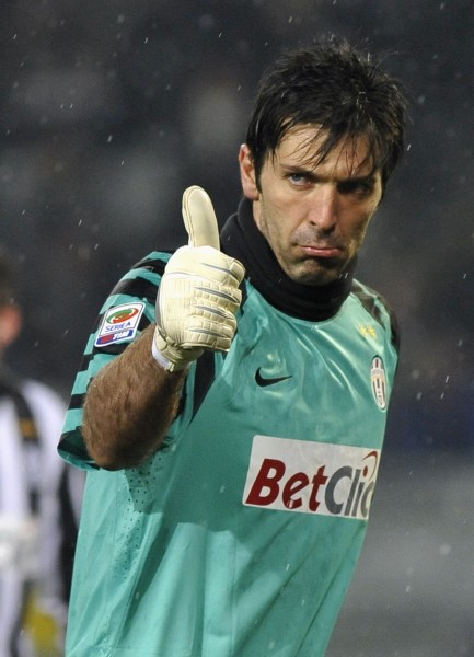 半场战报：罗马1-0乌迪内斯，洛伦佐-佩莱格里尼点射破门（半场战况：罗马1-0暂领先乌迪内斯，洛伦佐-佩莱格里尼点球建功）