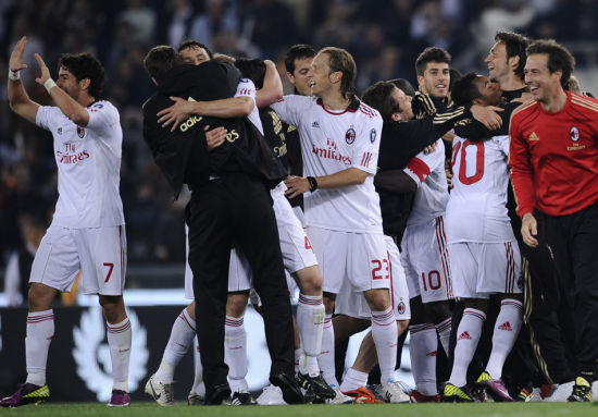 尤文客战那不勒斯大名单：伊尔迪兹领衔，加蒂、DV9伤缺（尤文客场战那不勒斯名单公布：伊尔迪兹挑大梁，加蒂与DV9因伤缺席）