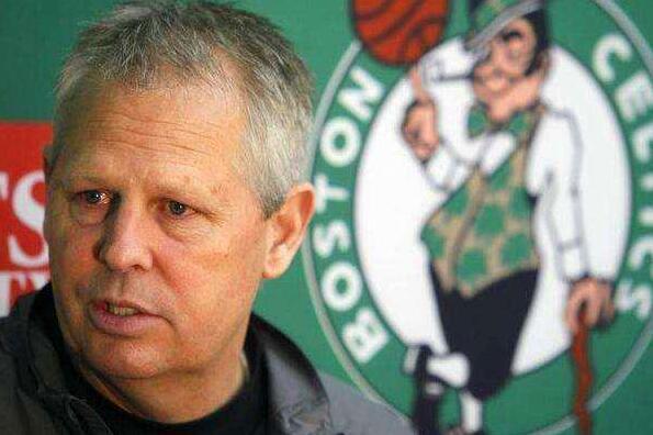 东契奇生涯30+5+5场次超越字母哥，升至历史第五（东契奇生涯30+5+5次数反超字母哥，位列历史第5）