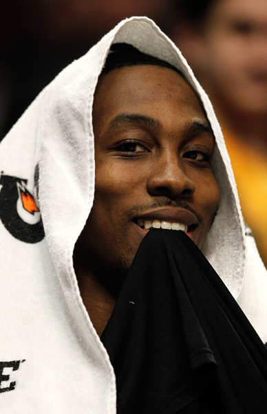 邮报：至少12家俱乐部想租梅努，但球员仍优先考虑那不勒斯（邮报：超12队有意租借梅努，球员首选仍是那不勒斯）